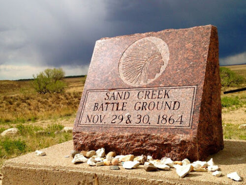 il massacro di centinaia di indiani sul fiume Sand Creek, in Colorado