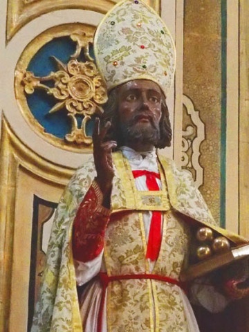 Statua di Santo con paramenti vescovili 