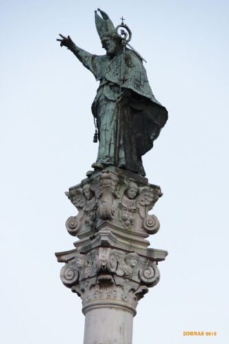 Statua di Sant'Oronzo e parte superiore della Colonna