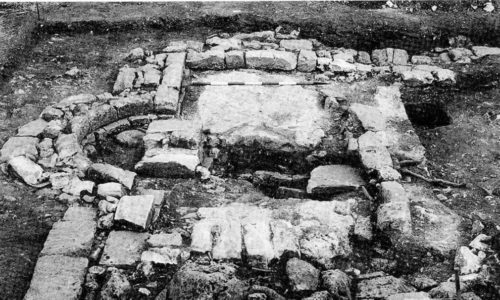 Foto in bianco e nero dei resti della chiesa bizantina