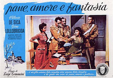 Manifesto cinematografico del film Pane Amore e fantasia. Gruppo di tre uomini in divisa prendono per le braccia una donna