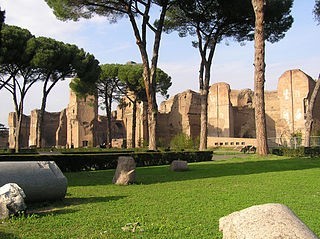 Resti delle terme di Caracalla con mura alte