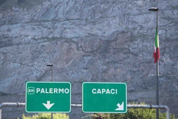 Cartelli autostradali di Palermo e di Capaci