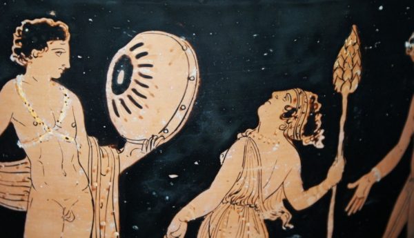 Rappresentazione su vaso con fondo nero uomo nudo con tamburello e donna vestita con la testa reclinata