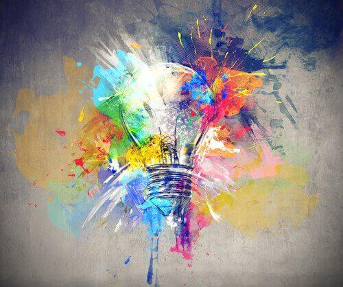 La creatività una lampada colorata