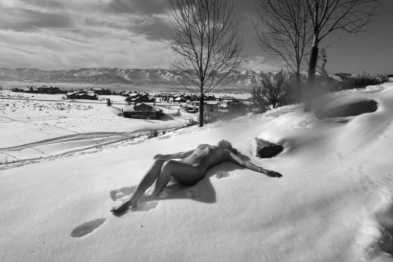 Letizia-Battaglia_Nuda-sulla-neve-Utah-2019_Courtesy-Archivio-Letizia-Battaglia