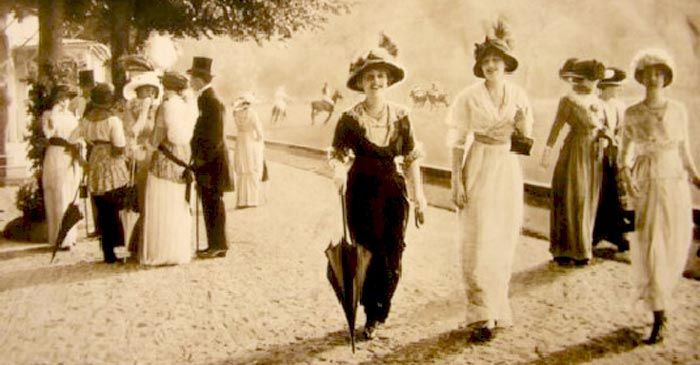 Gli abiti eleganti nel periodo della "moda" a Palermo