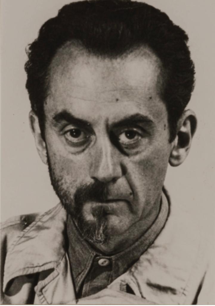 Uno splendido ritratto di Man Ray questa mostra curata da Walter Guadagnini e Giangavino Pazzola