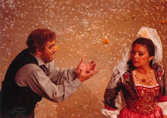 Placido Domingo e Elena Obraztsova, nella “Carmen” di Bizet