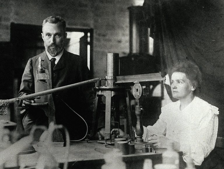 Marie e Pierre Curie scoprono il radio